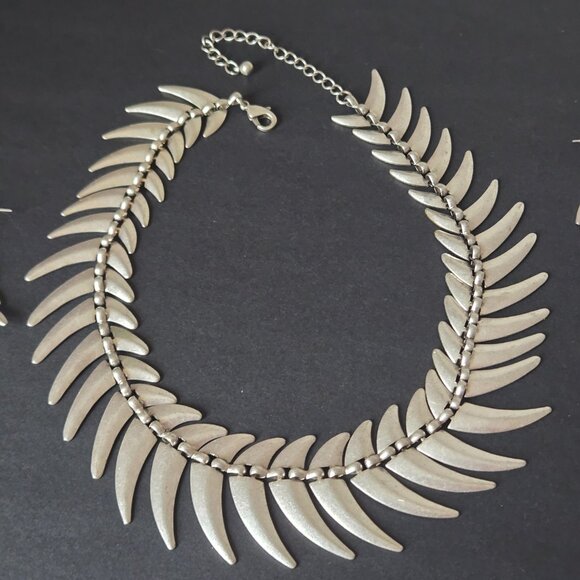 Deco Mid Century RAME Collar Necklace & Earring Set - Picture 6 of 6